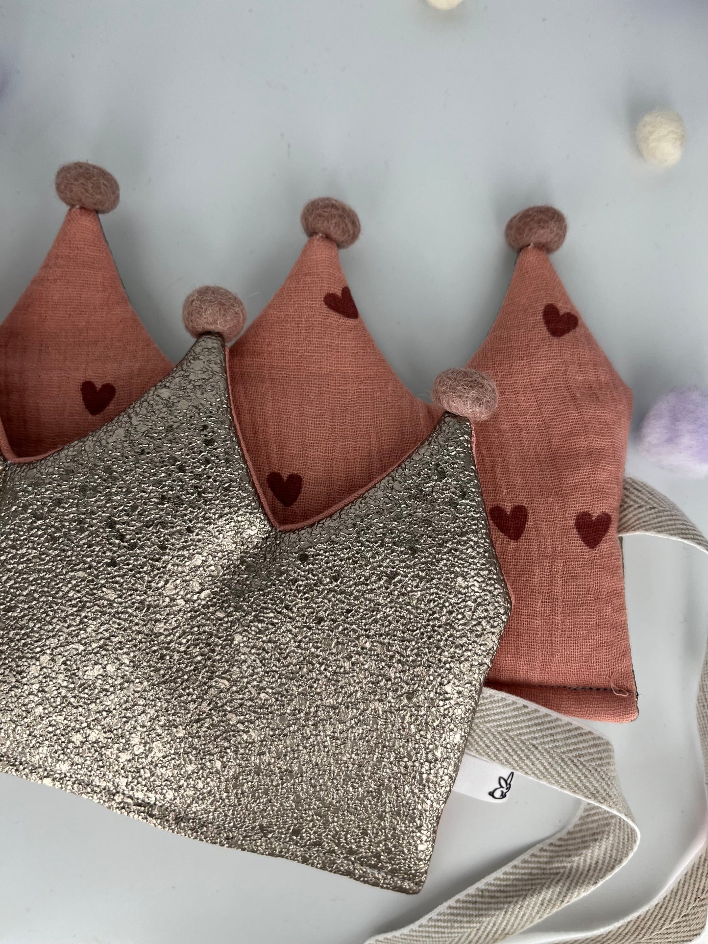 Stoffkrone | Geburtstagskrone bronze Glitzer Kunstleder mit Herz- Musselin und Pompons *yep.lets.celebrate*