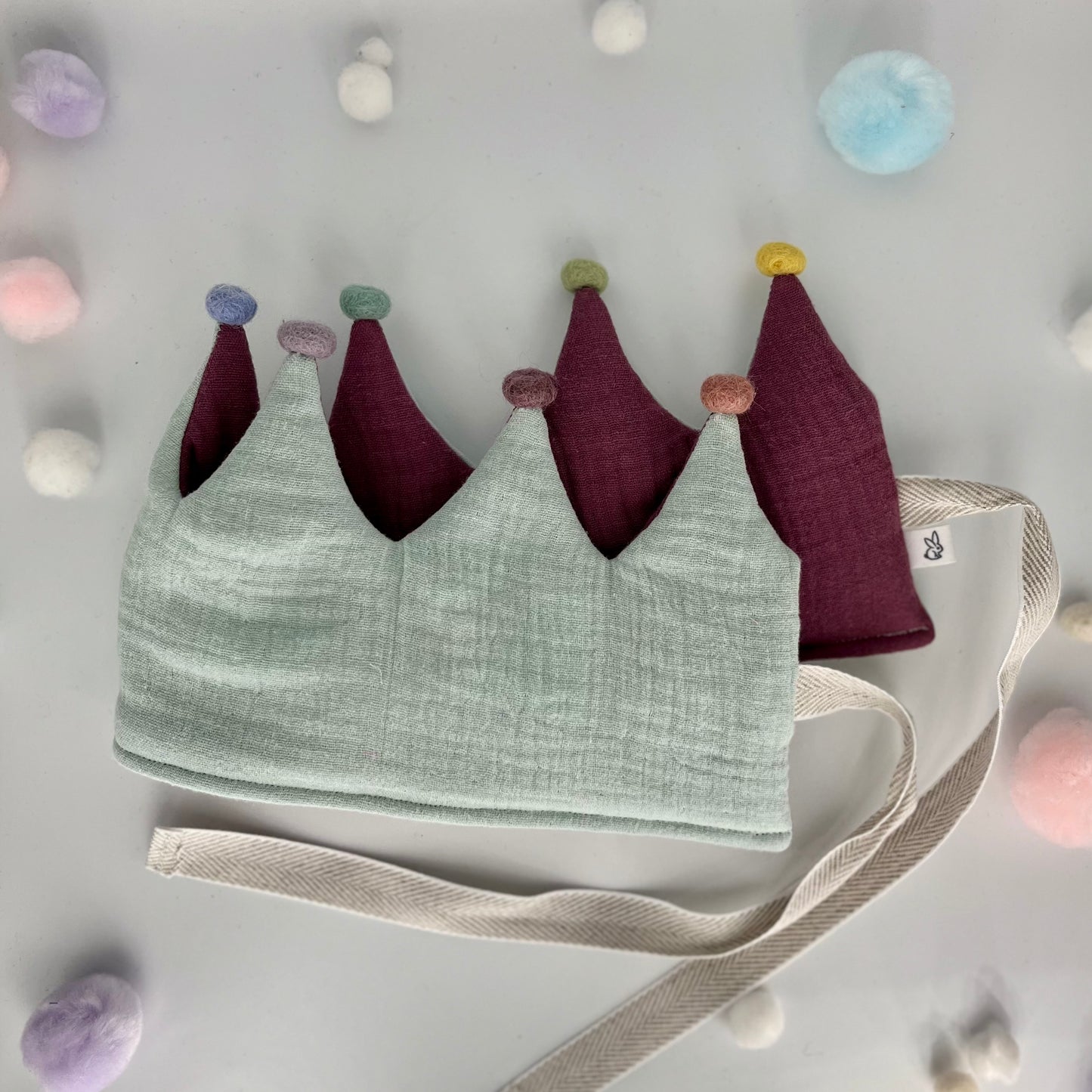 Stoffkrone | Geburtstagskrone Lila- Mint aus Musselin mit Pompons *yep.lets.celebrate*
