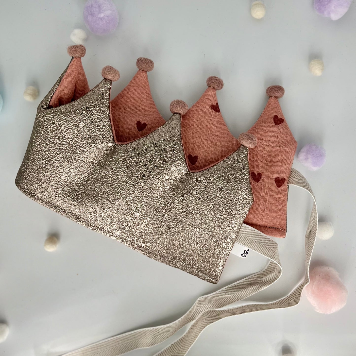 Stoffkrone | Geburtstagskrone bronze Glitzer Kunstleder mit Herz- Musselin und Pompons *yep.lets.celebrate*