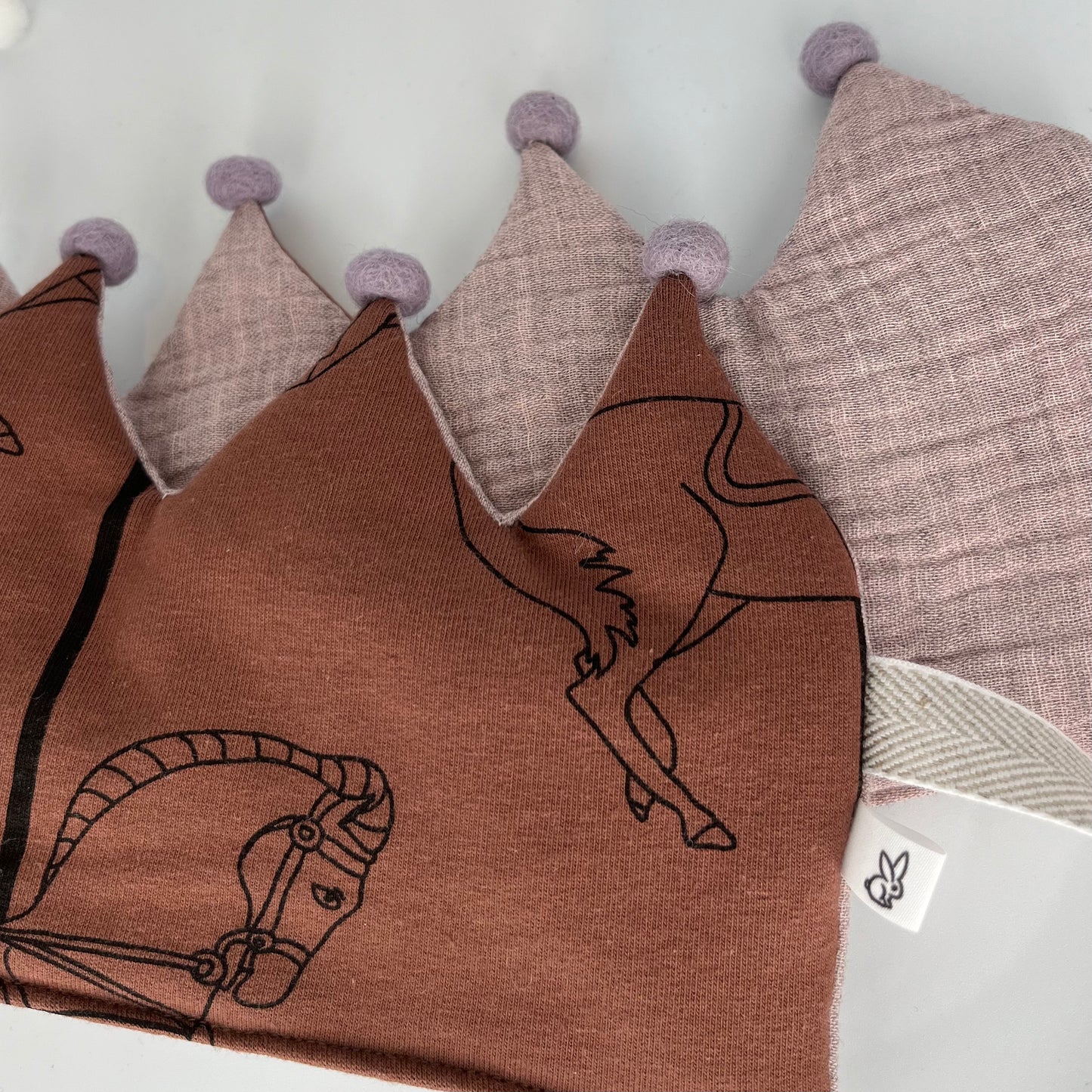Stoffkrone | Geburtstagskrone Pony Karussell mit Musselin und Pompons *yep.lets.celebrate*