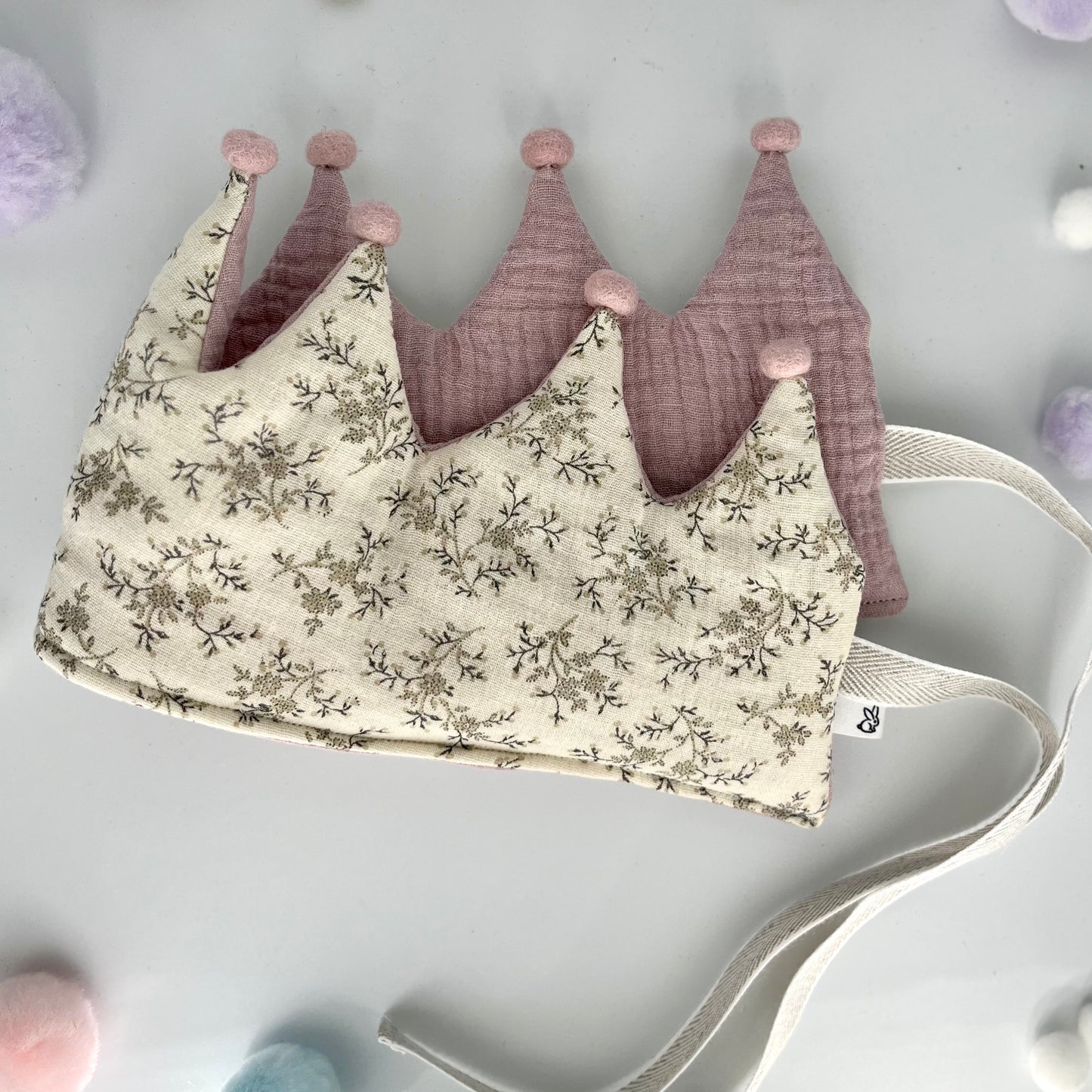 Stoffkrone | Geburtstagskrone Boho Rosa aus Musselin mit Pompons *yep.lets.celebrate*