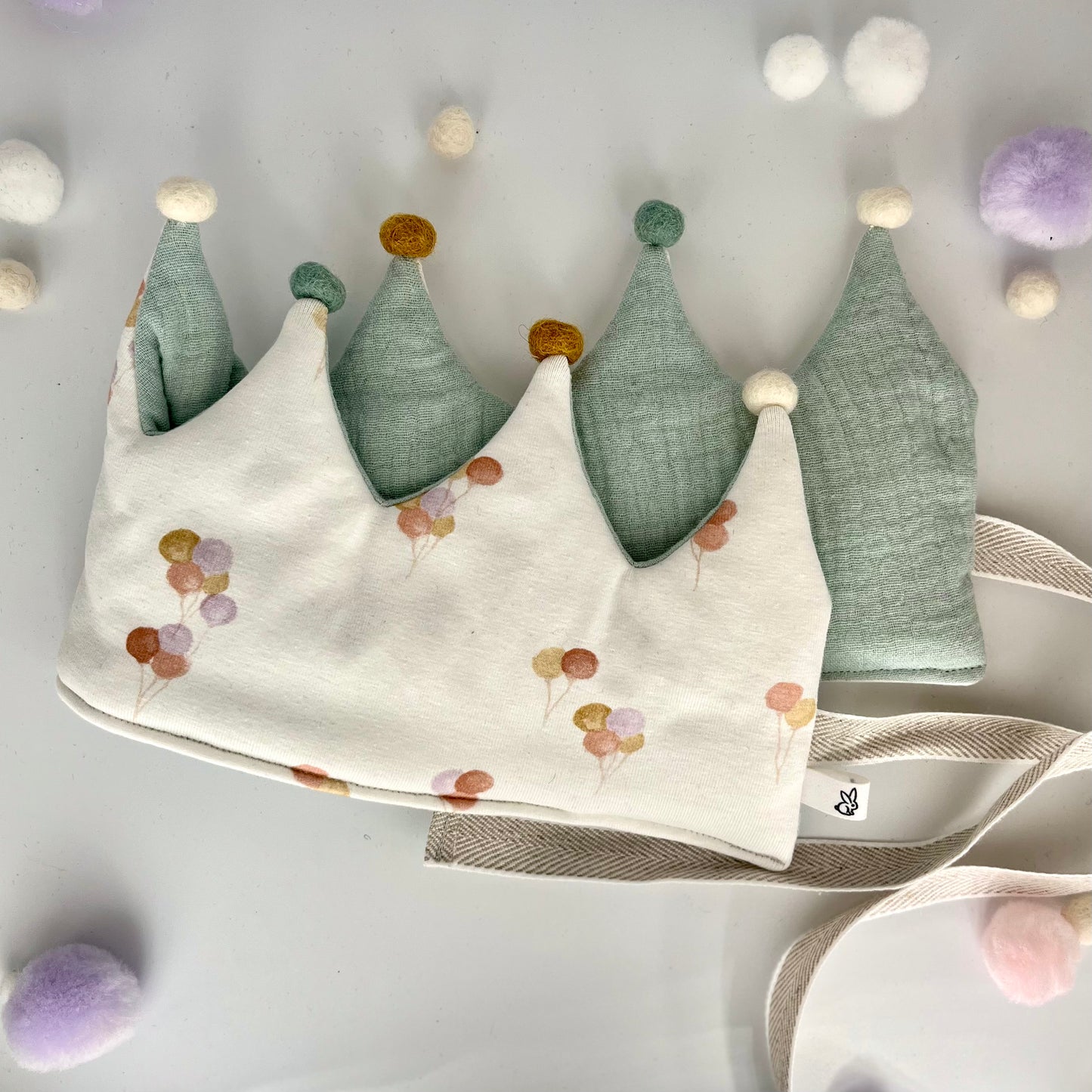 Stoffkrone | Geburtstagskrone Luftballons mit Musselin und Pompons *yep.lets.celebrate*
