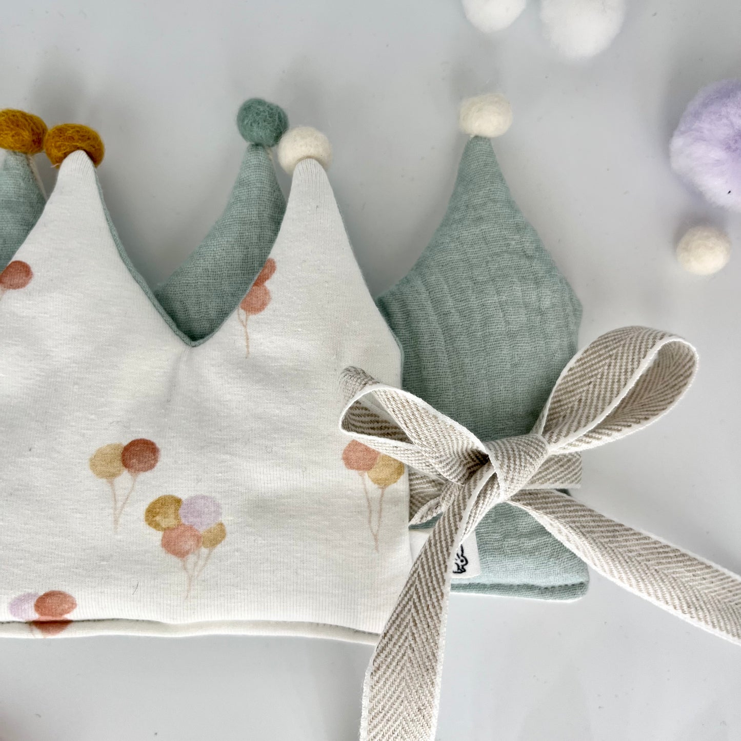 Stoffkrone | Geburtstagskrone Luftballons mit Musselin und Pompons *yep.lets.celebrate*