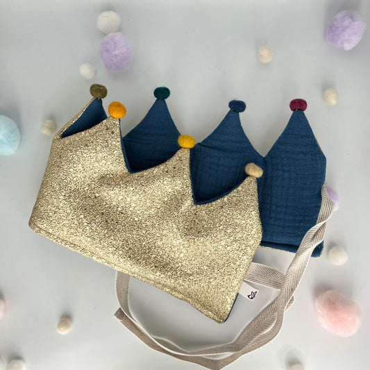 Stoffkrone | Geburtstagskrone Glitzer gold blau mit Musselin und Pompons *yep.lets.celebrate*