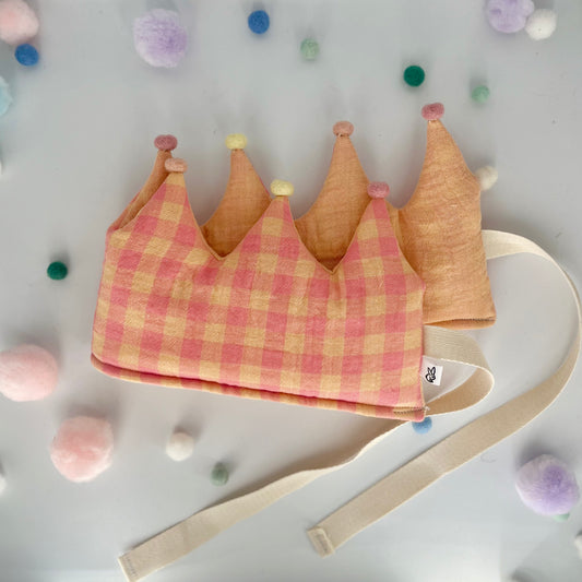 Stoffkrone | Geburtstagskrone kariert rosa apricot aus Musselin mit Pompons *yep.lets.celebrate*